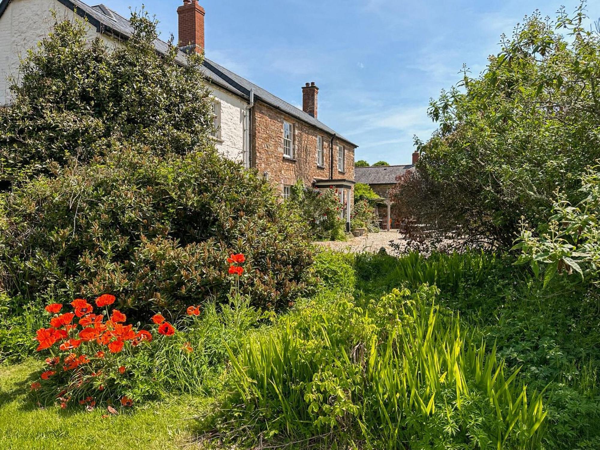 Duvale Priory - 9985 Villa Bampton  Exterior photo